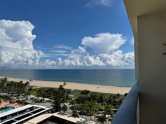 Building Photo - 305 N Pompano Beach Blvd