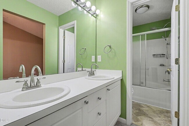 Building Photo - 233 Woodson Dr