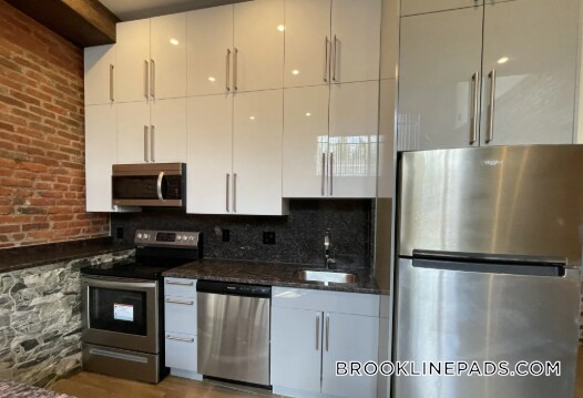 Building Photo - 1028 Commonwealth Ave