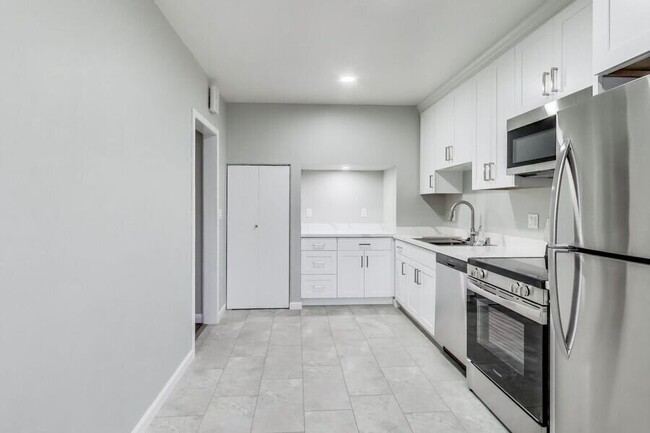Building Photo - 37 12th Ave