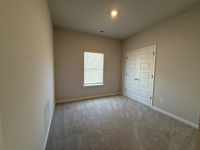 Building Photo - 280 Shangrila Wy