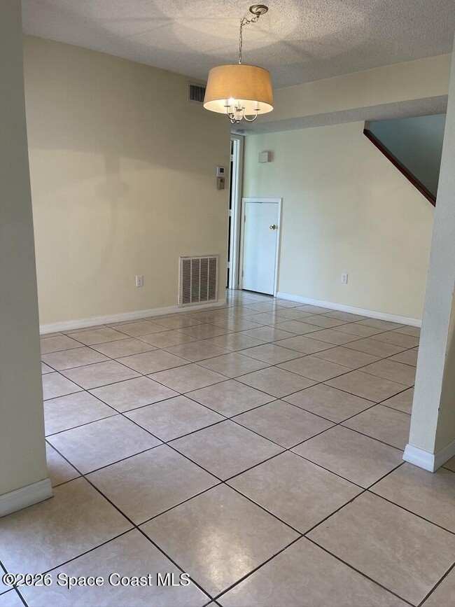 Building Photo - 1495 Malibu Cir NE
