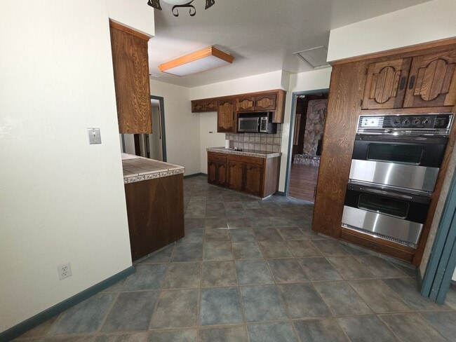 Building Photo - REDUCED!!!