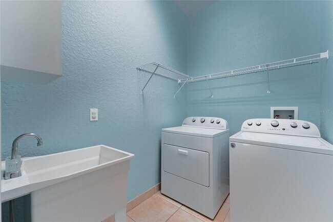 Building Photo - 6920 Helmsley Cir