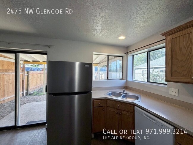 Building Photo - 2475 NW Glencoe Rd