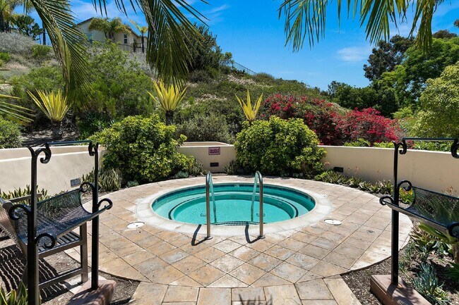 Building Photo - Luxurious Living at Its Finest | 1-Bedroom...