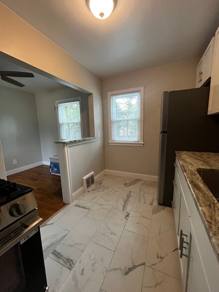 Building Photo - 1607 MacArthur Dr