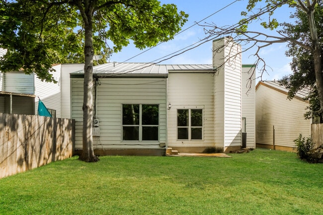 Building Photo - Bright 2-Bedroom Home in Boerne, TX