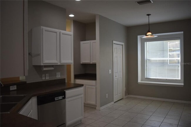 Building Photo - 644 Chesney Dr