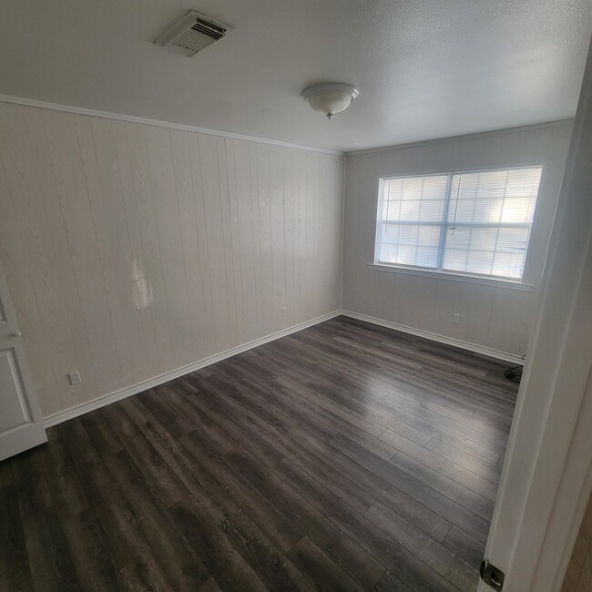 Building Photo - 312 Mesquite St