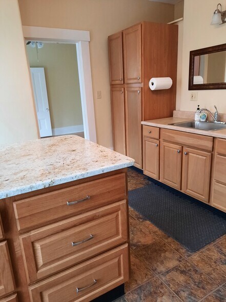 kitchen - 31B Kinsley St