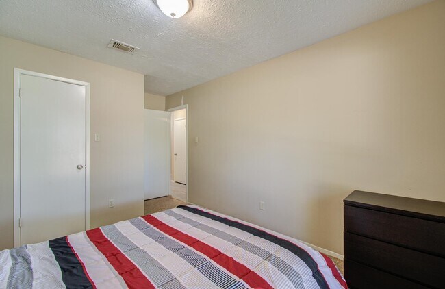 Building Photo - 2707 Planters St