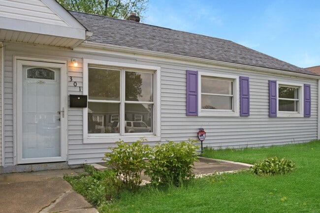 Building Photo - 301 Sheridan Dr