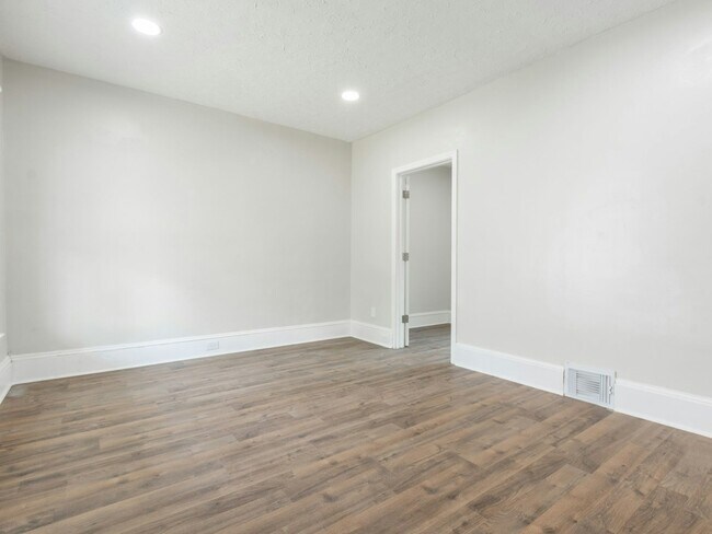 Building Photo - 6709 Lawn Ave