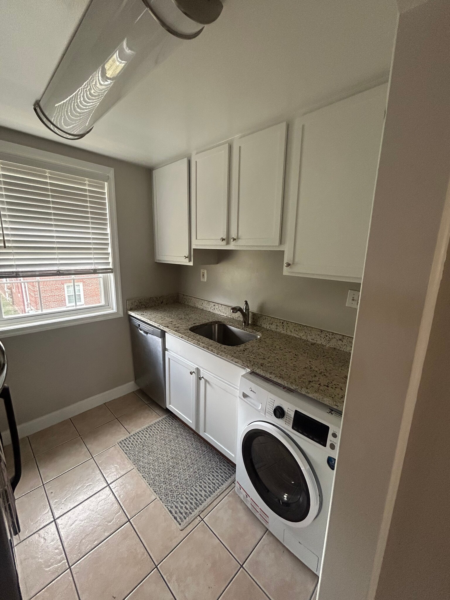 Kitchen - 4354 N Pershing Dr