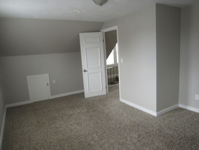 Building Photo - Dracut Beautiful 5 Bedroom Apartment Ready for Occupancy!!