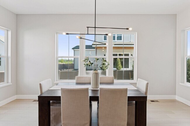 Building Photo - New Charming Berthoud Home with Modern Com...