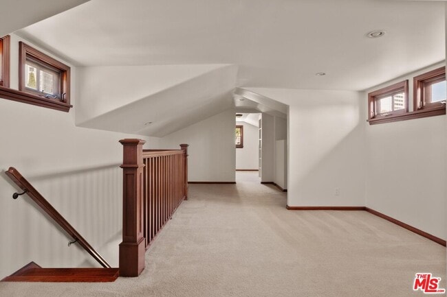 Building Photo - 10707 Wellworth Ave