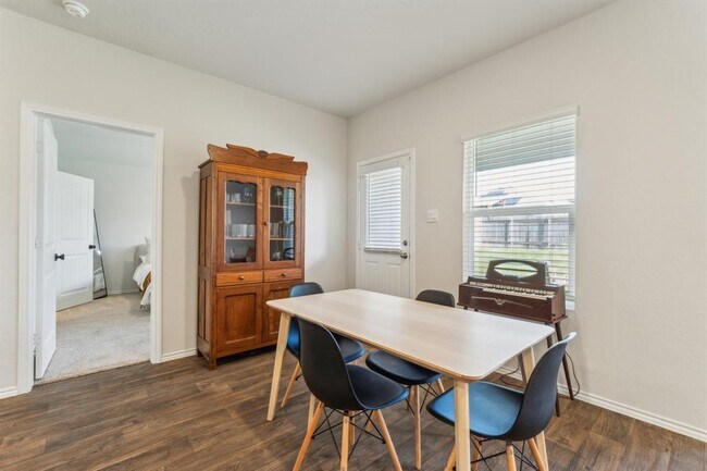 Building Photo - 821 Bahia Pl