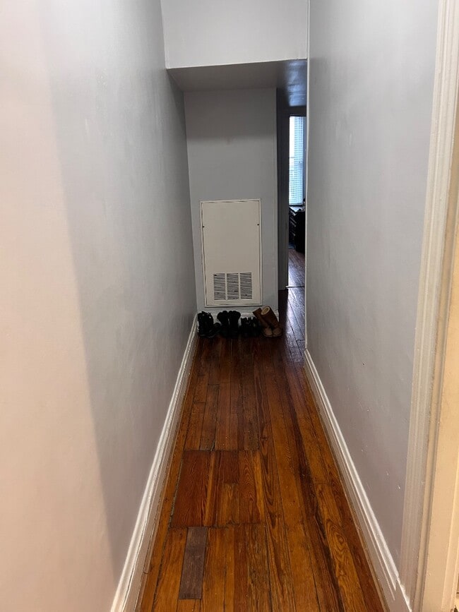 Building Photo - 24 W Court - Unit 3