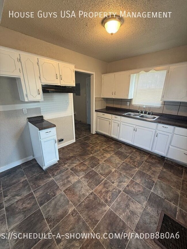 Building Photo - 2207 Askew Ave