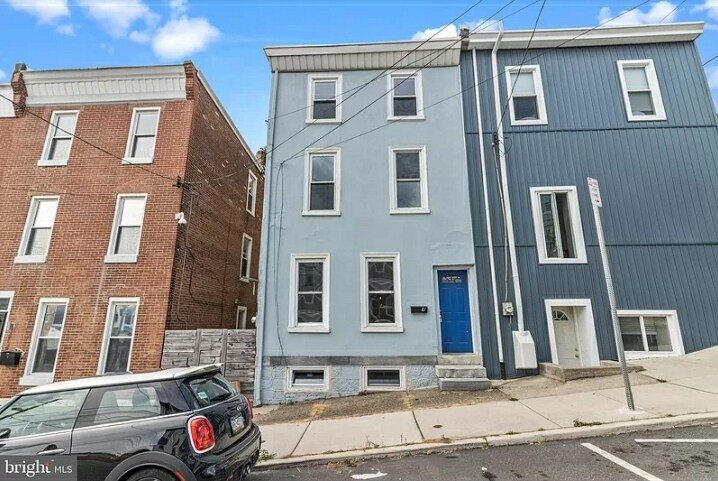 Primary Photo - 214 Hermitage St