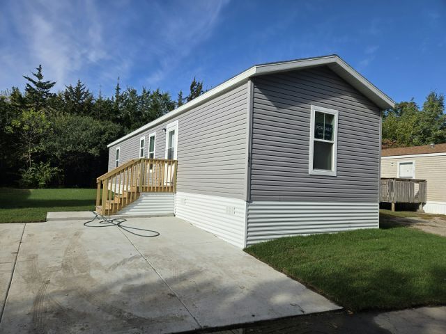 Primary Photo - 121 Maple Dr
