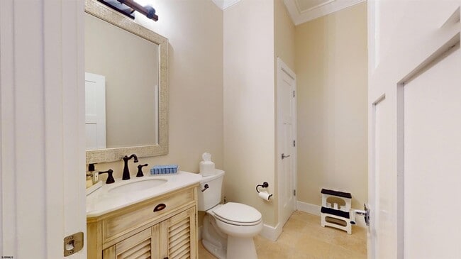 Building Photo - 404 21st St S