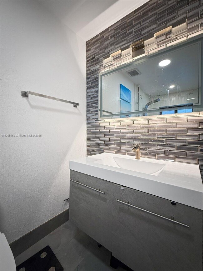 Building Photo - 3558 W 72nd Pl