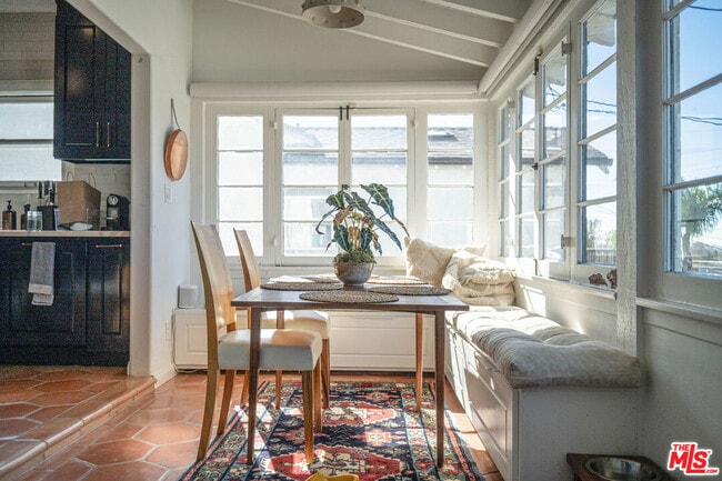 Building Photo - 6101 S Mansfield Ave