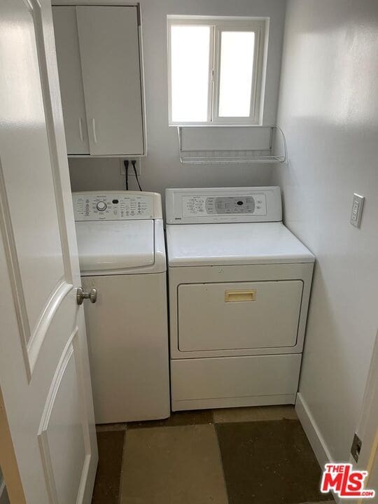 Building Photo - 8010 Longridge Ave