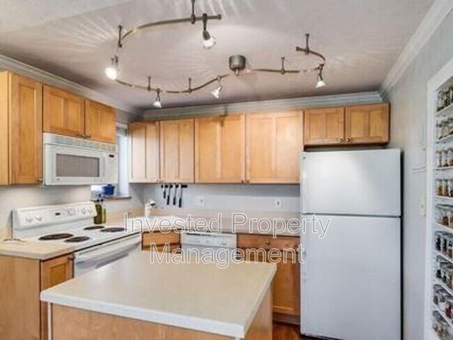 Building Photo - 1243 Vine St