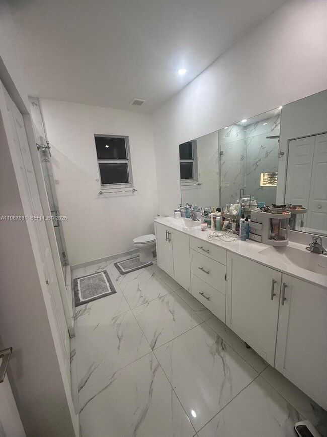 Building Photo - 522 SW 19th Wy