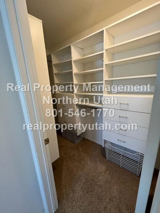 Building Photo - 3 Bedroom Layton Home Coming Available in ...