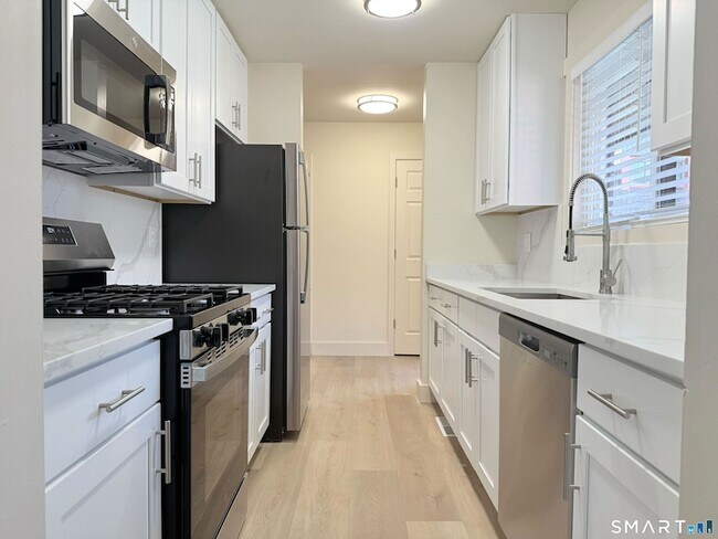 Building Photo - 108 Montoya Dr