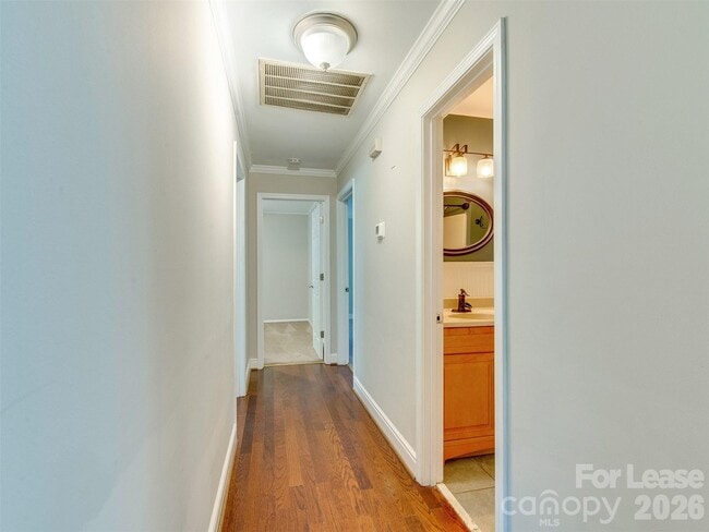 Building Photo - 709 Cooper Dr