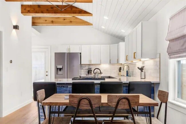 Building Photo - 2319 Santa Rita St