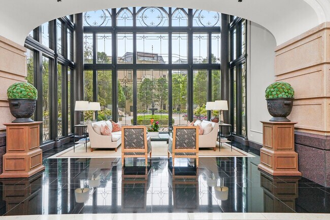 Building Photo - 2550 N Lakeview Ave