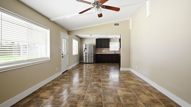 Building Photo - 1511 Sungail Dr