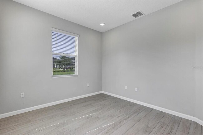 Building Photo - 518 Lady Palm St