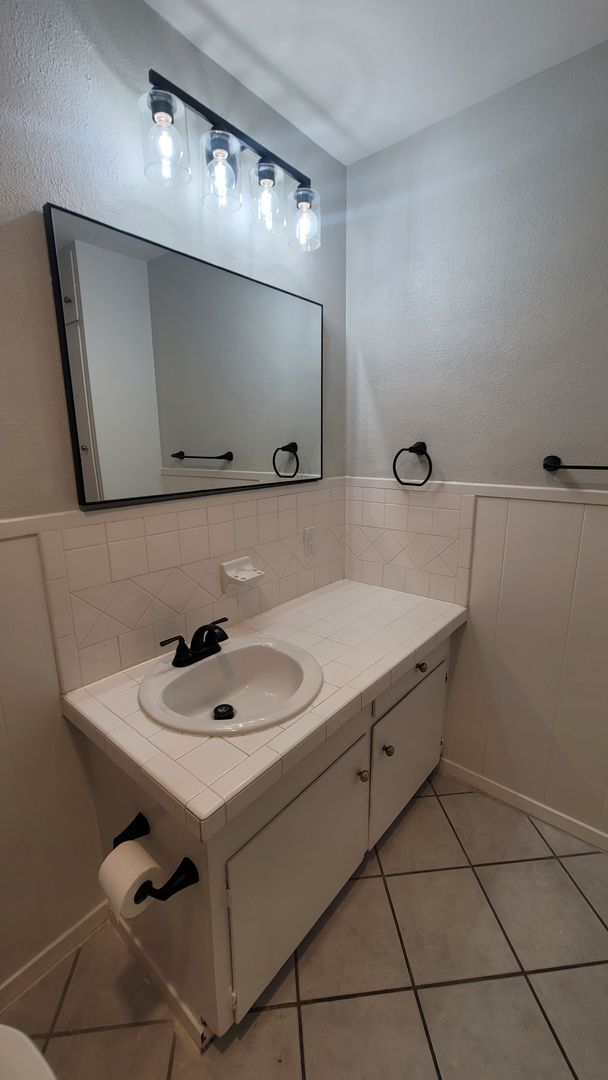 Building Photo - 219 W Silver Sands Dr