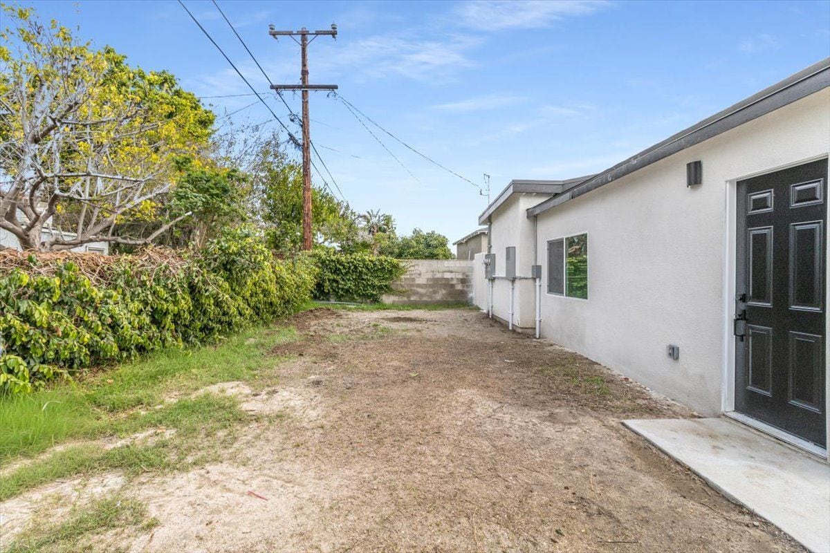 Building Photo - 2101 E 63rd St