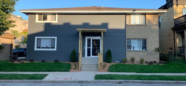 Building Photo - 1466 N. Farwell Avenue