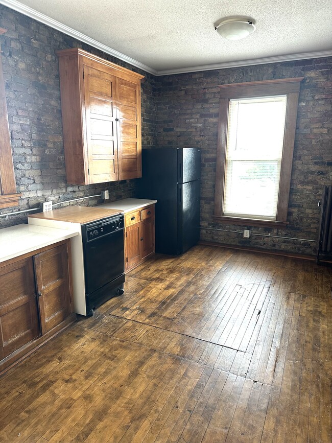 Building Photo - Mount Royal Apartments