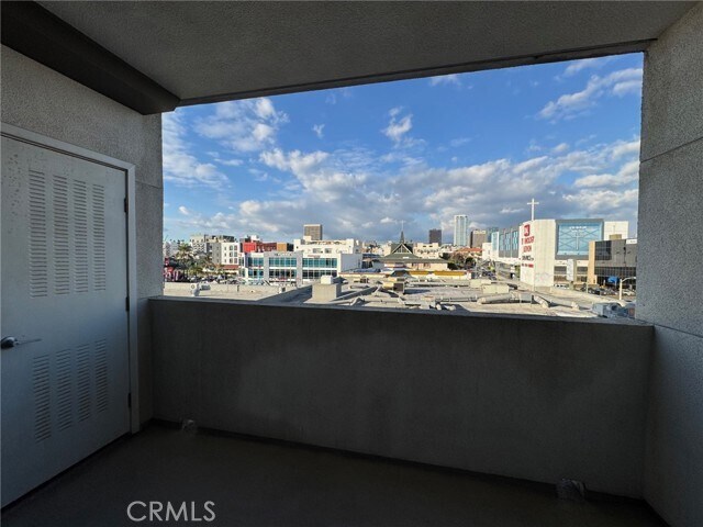 Building Photo - 1025 S Berendo St