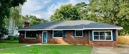 Building Photo - 1/2 off one full months rent with 24 month...