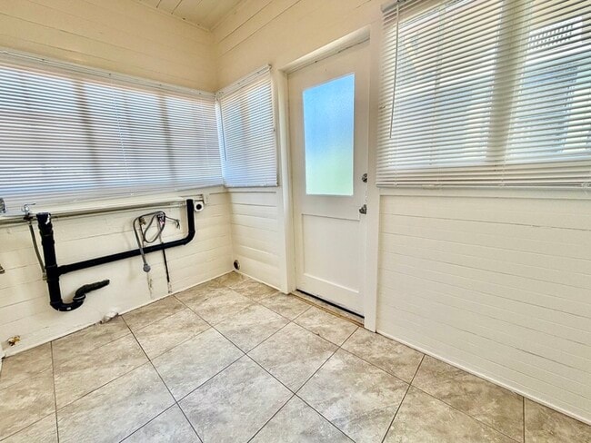 Building Photo - South Park Cottage Charm – 2BR/1BA with Bonus Room, Gated Yard & Garden Bed, Small Pets Welcome!