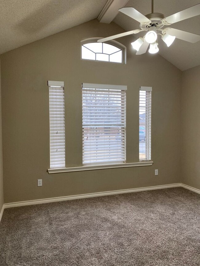 Building Photo - Great 4 Bedroom in Cooper District