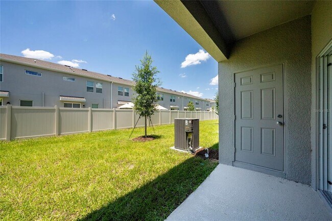 Building Photo - 2916 Skyline Lp
