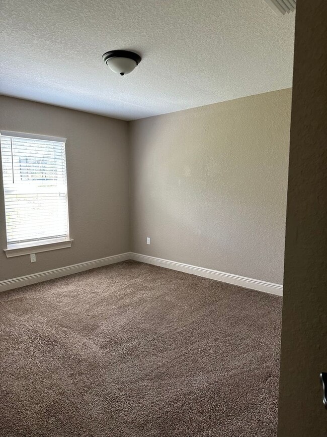 Building Photo - Imperial Model Unit 4 o Marion Oaks